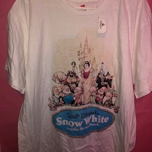 NWT Disney Parks Snow White Seven Dwarfs T Shirt
